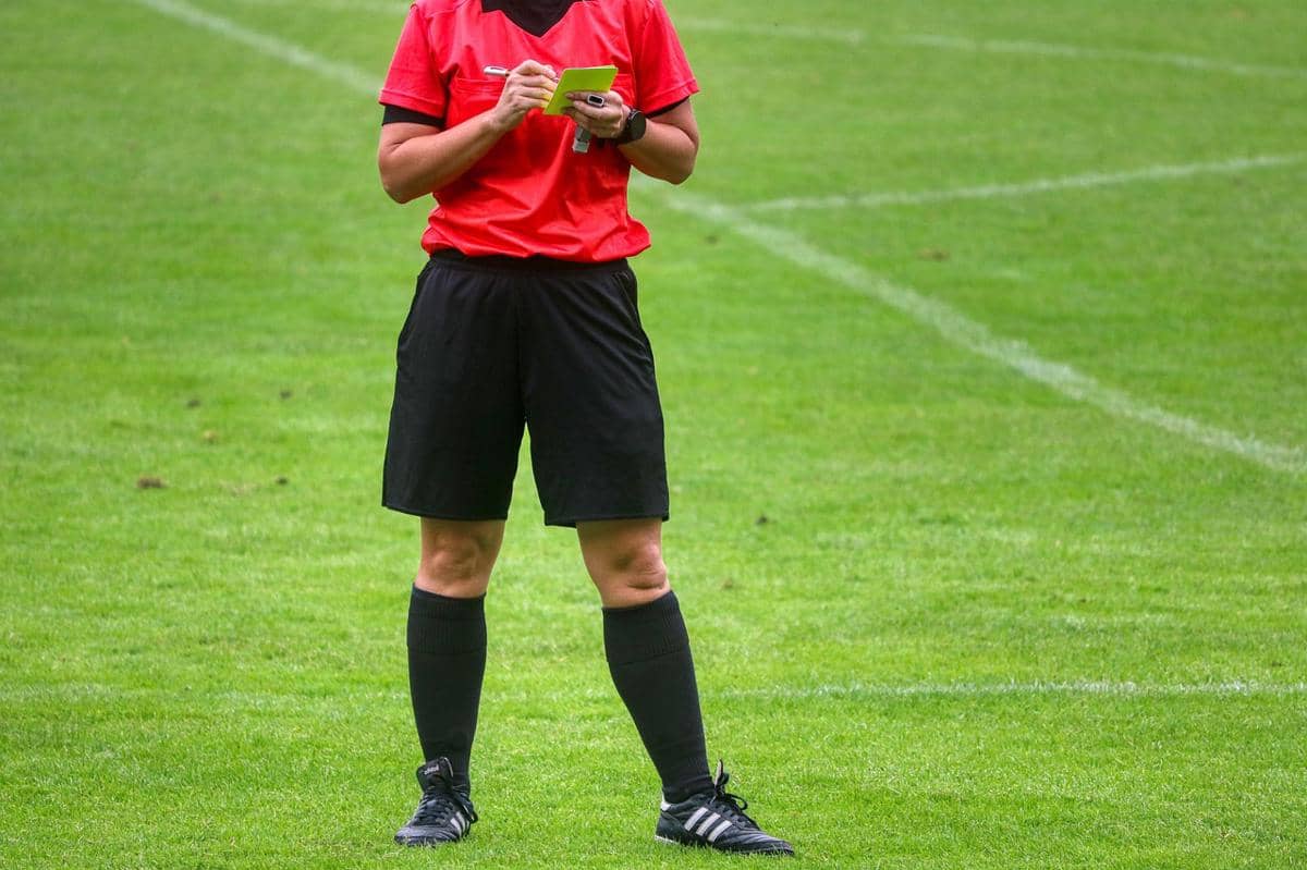MU dan Arsenal Kesal Sama Wasit, Howard Webb Dalam Tekanan