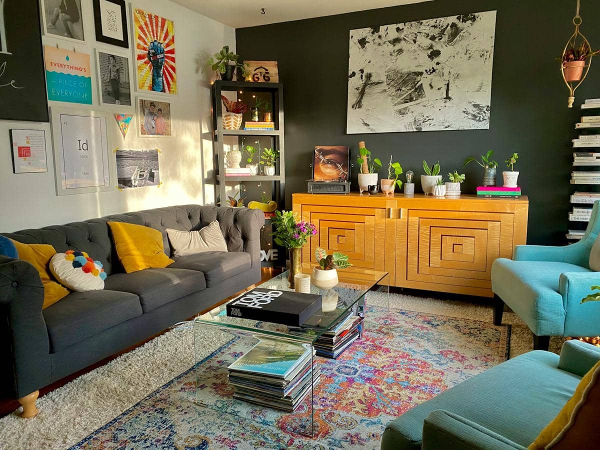 Ilustrasi desain interior eccentric aunt