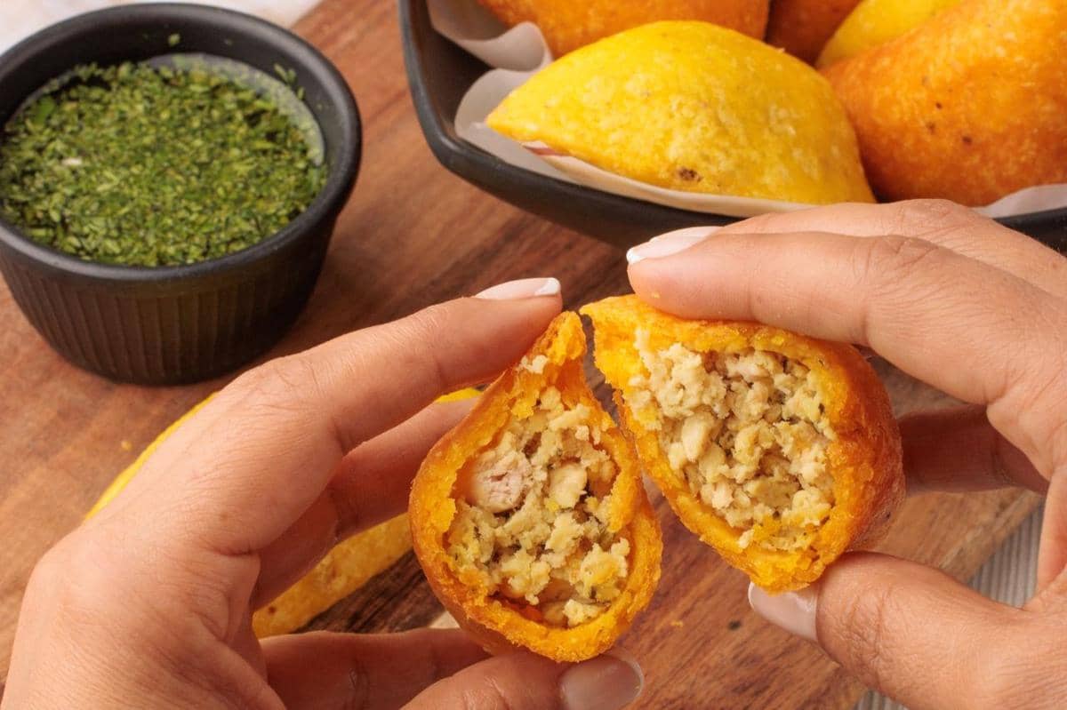 ilustrasi empanadas isi daging ekonomis 