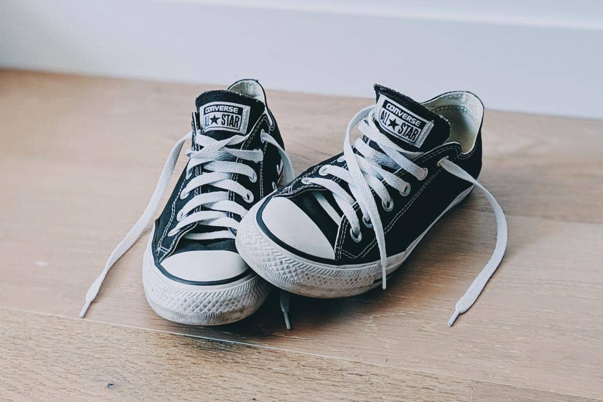 5 Tips Mencuci Sepatu Sekolah biar Awet dan Gak Cepat Rusak