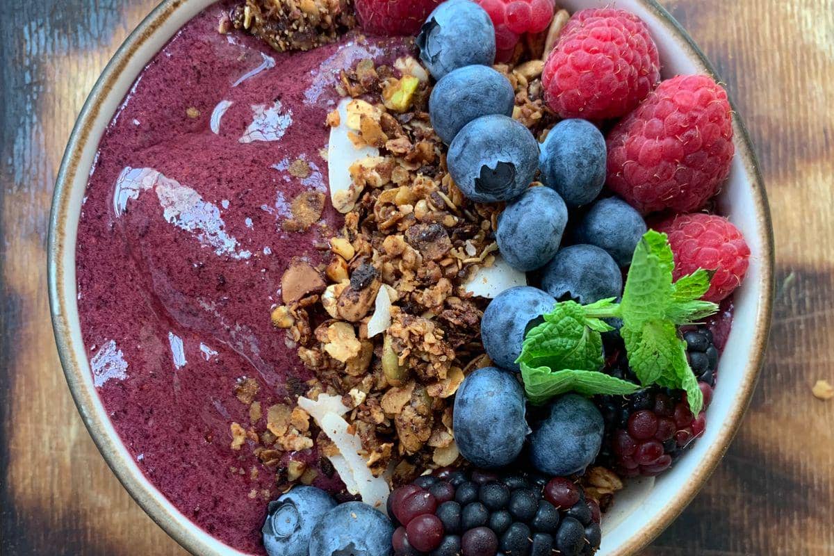 ilustrasi sajian Brazil acai bowl