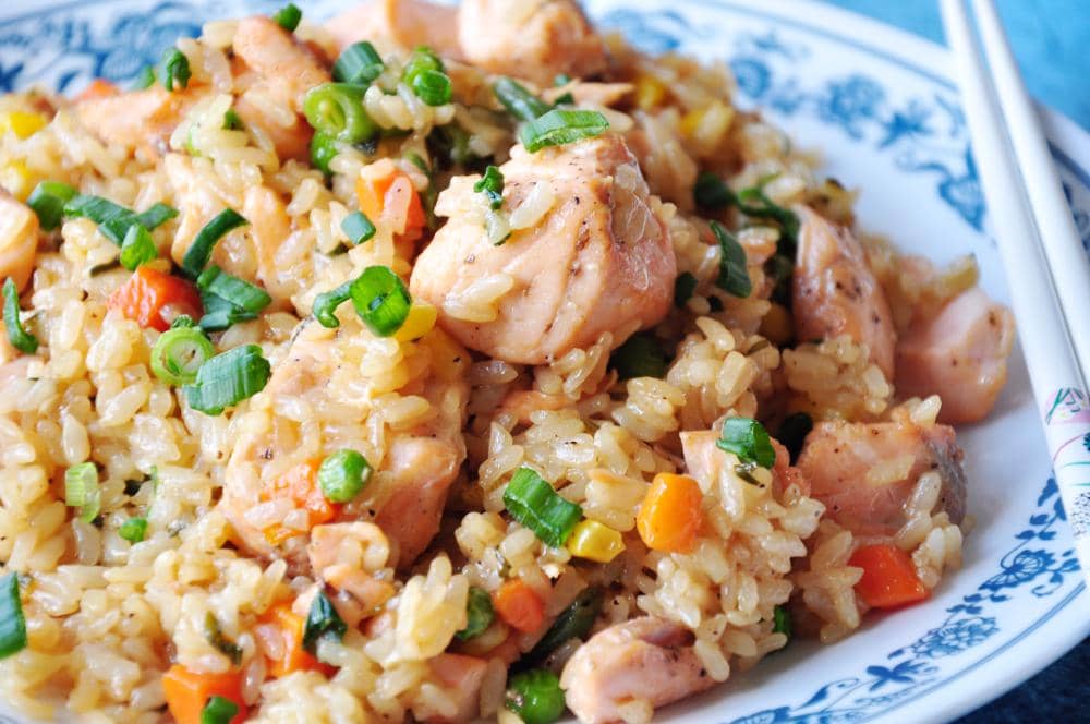 ilustrasi nasi goreng mentega salmon