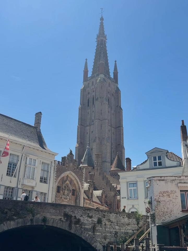 Tyna Dwi Jayanti jalan-jalan di Kota Bruges