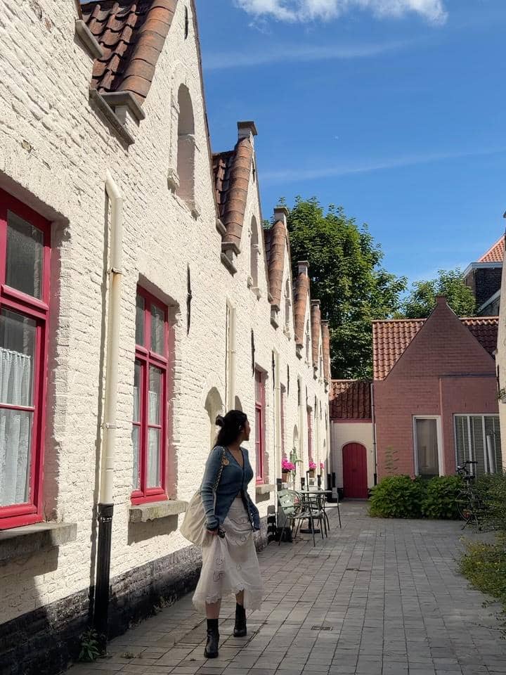 Tyna Dwi Jayanti jalan-jalan di Kota Bruges