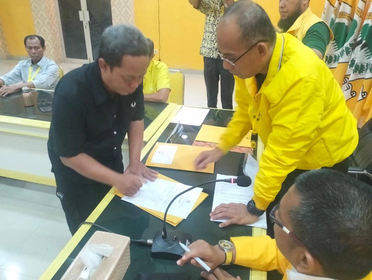 Klaim 20 Rekomendasi, Munafri Ambil Formulir Calon Ketua Golkar Sulsel