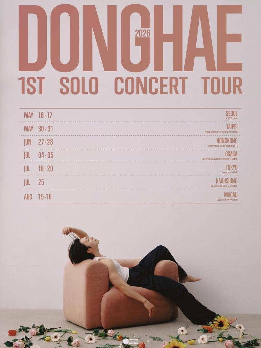 Poster tur konser solo pertama Donghae tahun 2026 dengan jadwal di beberapa kota Asia dan foto artis berpose santai di kursi berwarna merah muda.