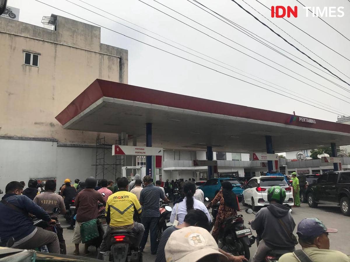 Pertamina Klaim Stok BBM Aman, tapi Kok Antre Panjang di SPBU?