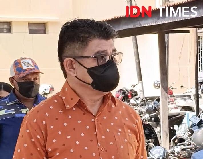 Diperiksa Polisi, Tiga Anggota DPRD TTU Kompak Bermasker Hitam