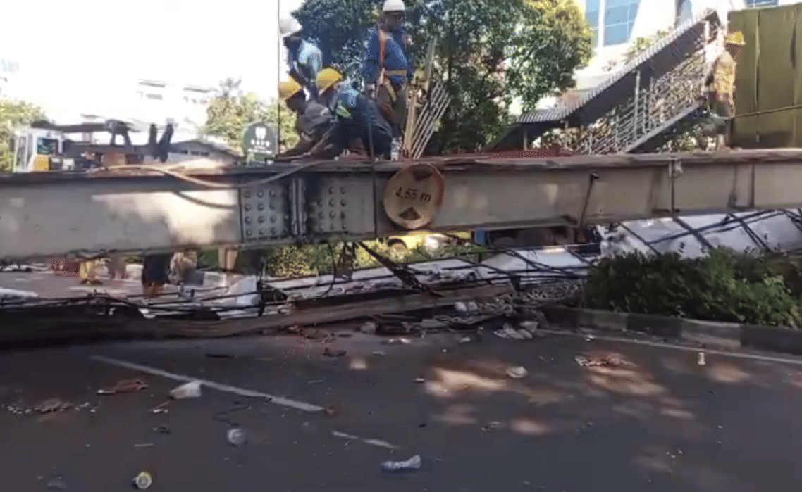 Jakarta Dikepung Macet Imbas Pembongkaran JPO Tendean