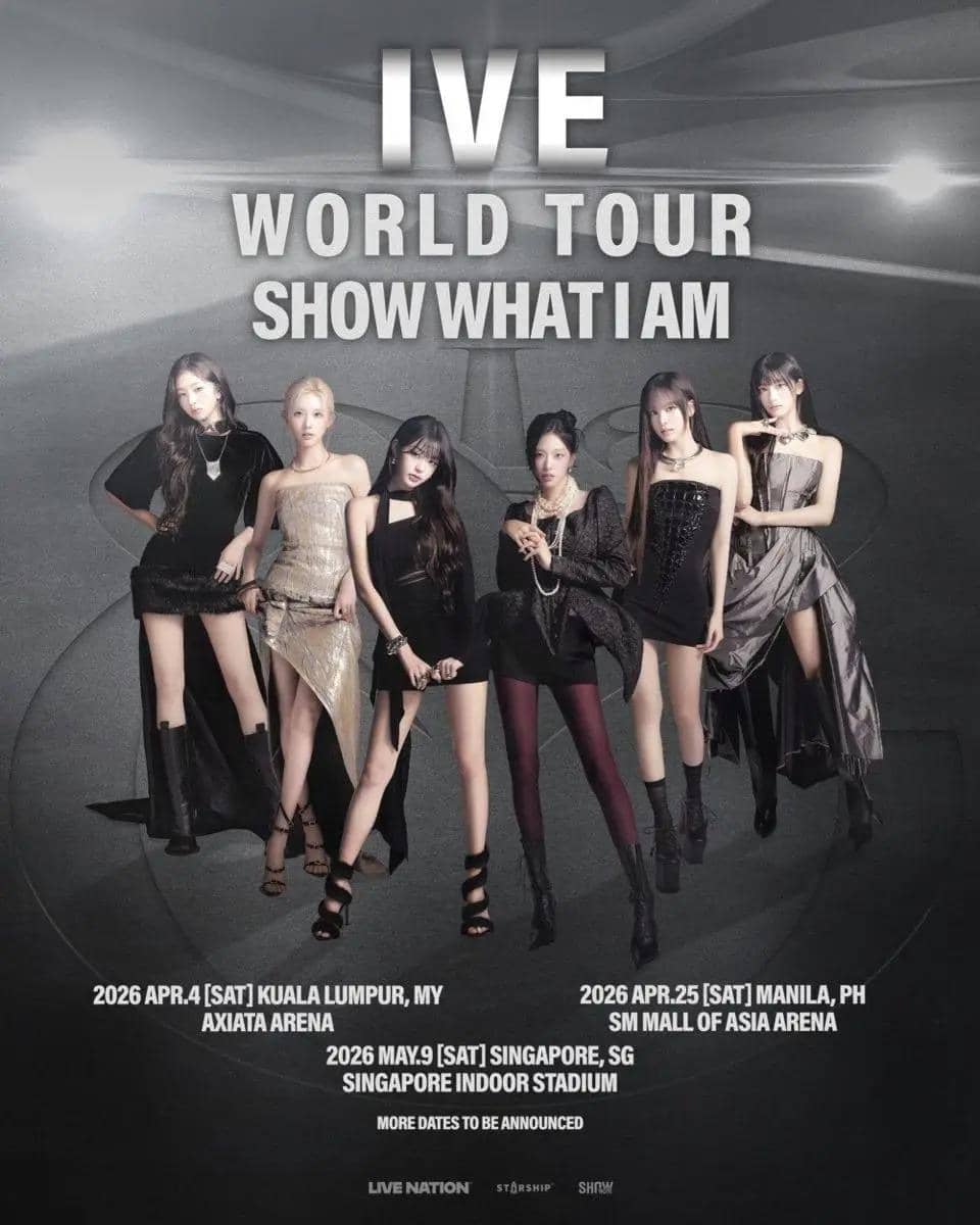 Enam anggota grup musik Korea berdiri mengenakan busana elegan dalam poster tur dunia bertajuk 'Show What I Am' tahun 2026.