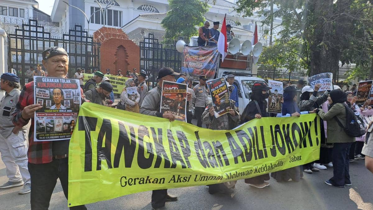 Muncul Gerakan Penolakan Safari Jokowi di Jabar, Massa Siap Menjegal