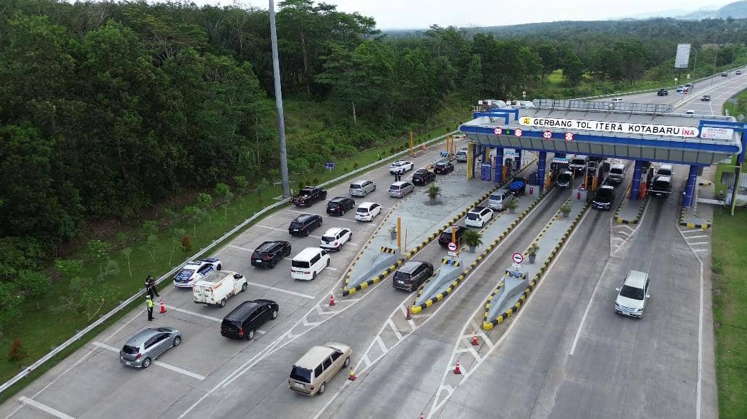 Libur Sekolah 2026, Volume Kendaraan di Tol Bakter Naik 32 Persen