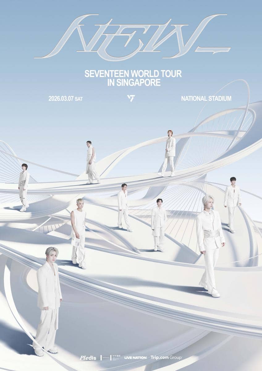 Poster tur dunia Seventeen tahun 2026 di Singapura menampilkan para anggota mengenakan busana putih di latar futuristik berwarna biru muda.
