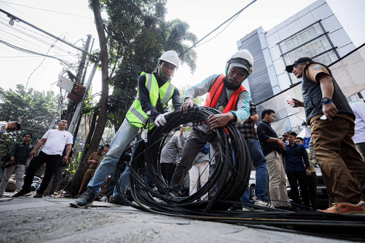 Pemkot Bandung Kebut Penurunan Kabel Udara di 85 Ruas Jalan