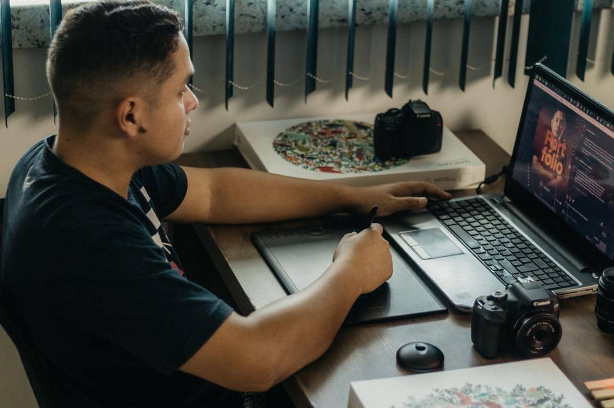 ilustrasi desain grafis, remote work
