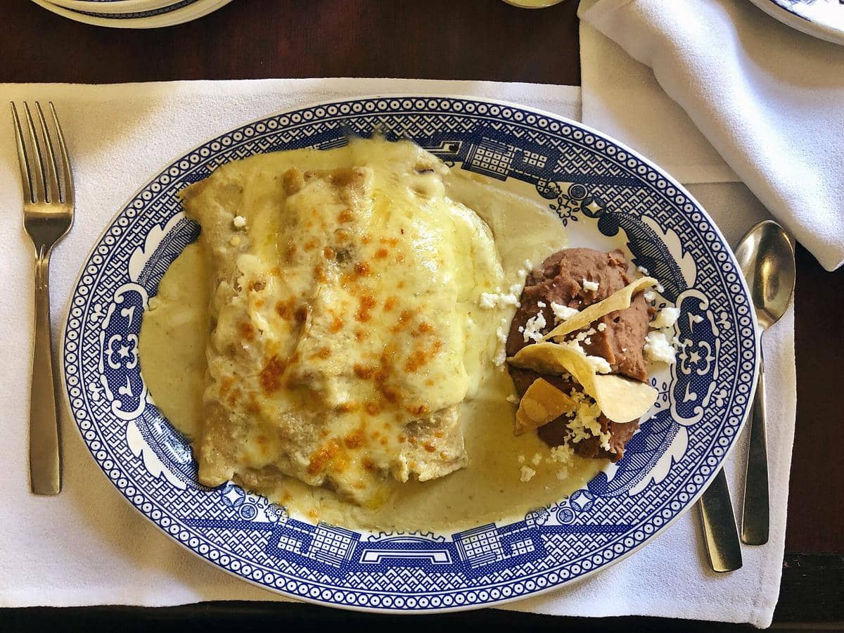 ilustrasi enchiladas suizas