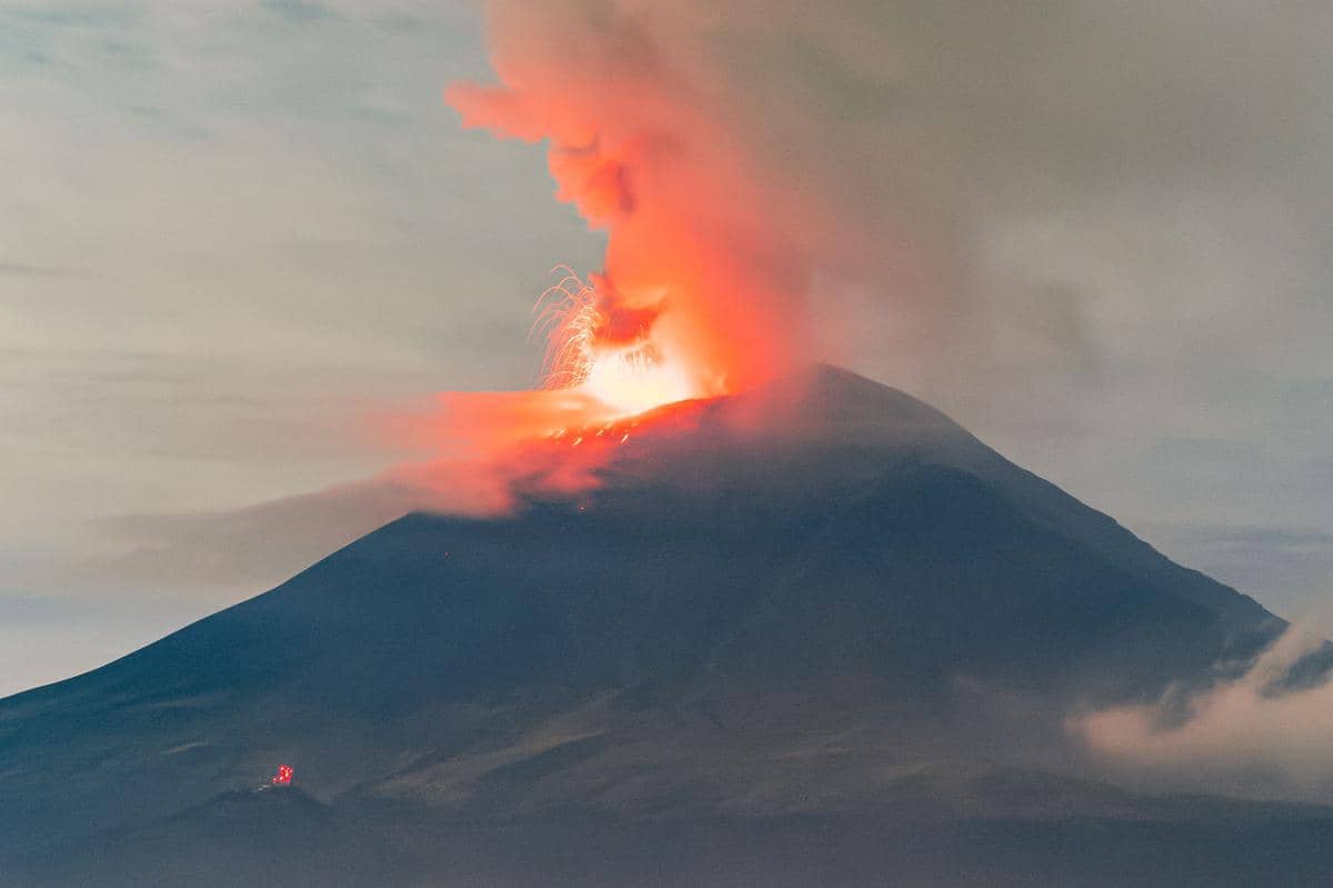 Kenapa Gunung Bisa Meletus dan Bagaimana Prosesnya?
