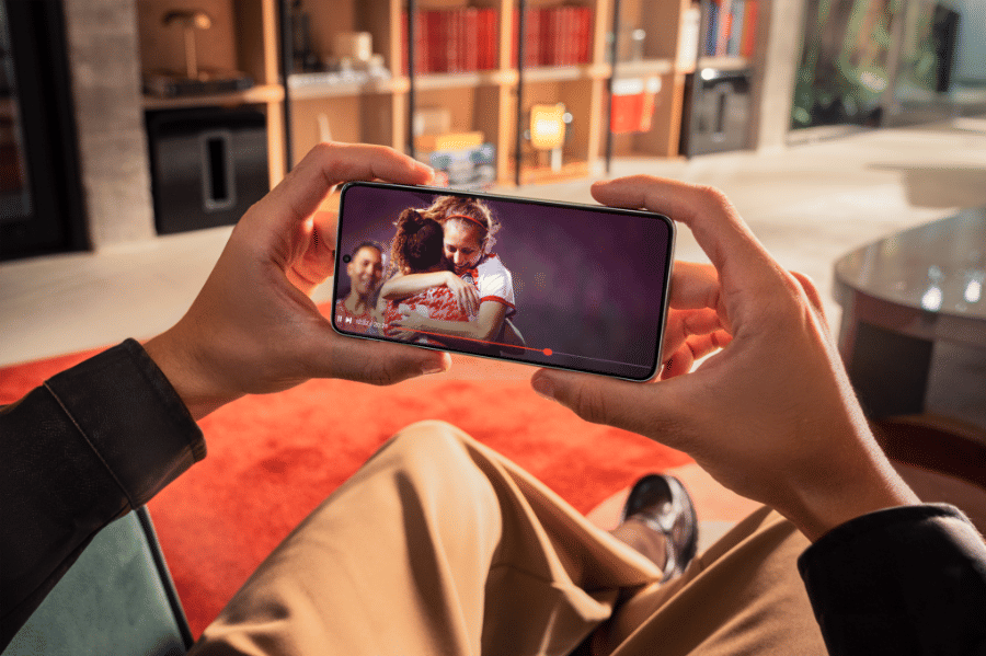 Motorola Edge 70 Max pakai panel layar P-OLED