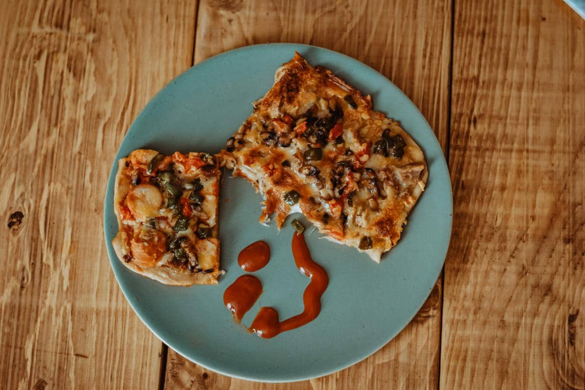 ilustrasi pizza roti tawar