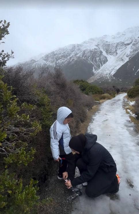 Citra Kirana dan Rezky Trekking di Gunung Cook New Zealand (instagram.com/citraciki)