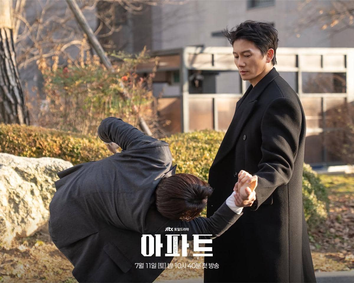 Lee Sang Jin dan Ji Sung di The Apartment Job 