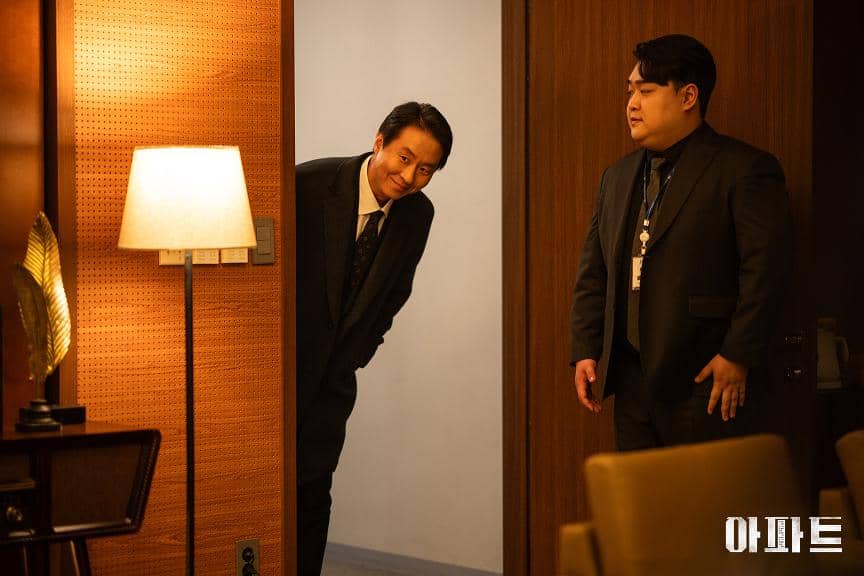 Lee Hyun Kyun dan Kim Kyu Won di The Apartment Job