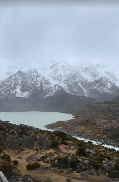 Citra Kirana dan Rezky Trekking di Gunung Cook New Zealand (instagram.com/citraciki)