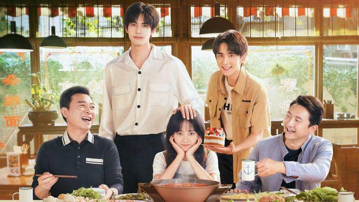 Lima pemeran utama drama China Go Ahead duduk bersama di meja makan dengan suasana hangat dan penuh tawa di sebuah restoran.