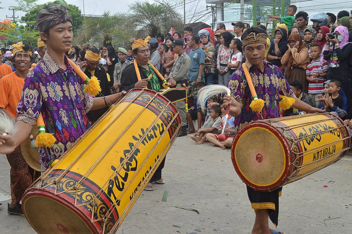 Potret Gendang Beleq, alat musik tradisional berupa gendang besar dari Lombok yang digunakan dalam pertunjukan budaya.