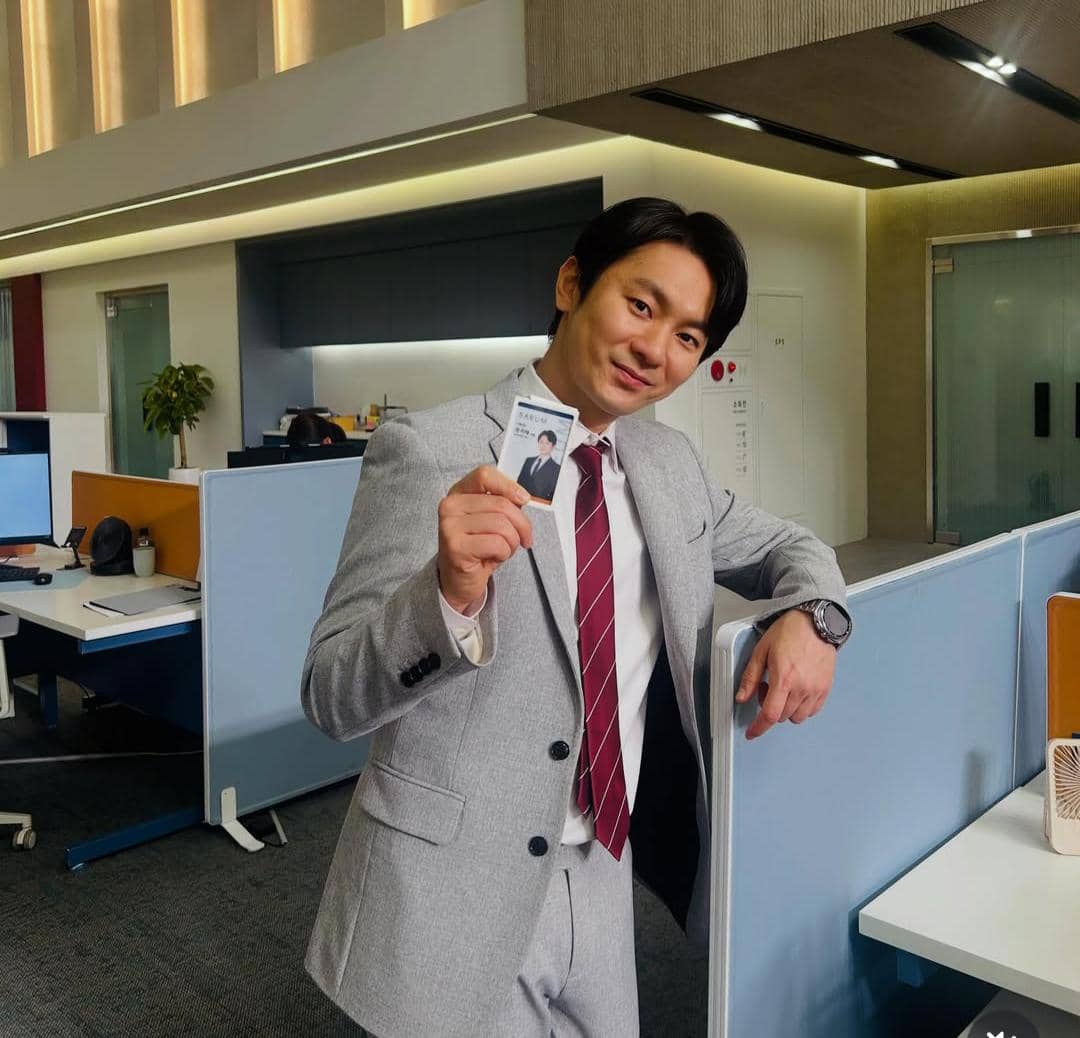 cuplikan drama See You at Work Tomorrow