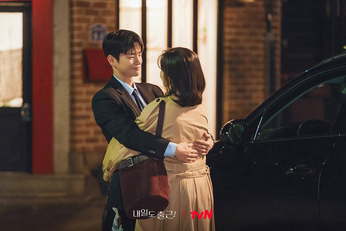 4 Momen Pacaran Si Woo-Ji Yoon di See You At Work Tomorrow