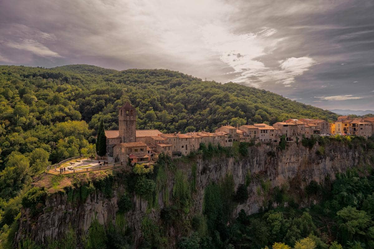 ilustrasi Castellfollit de la Roca