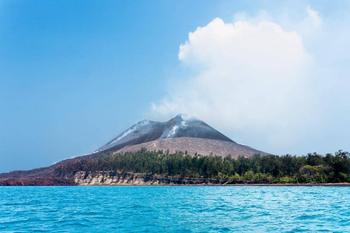 Kenapa Indonesia Banyak Gunung Berapi? Ini Penyebabnya!