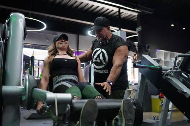 Ilustrasi didampingi personal trainer