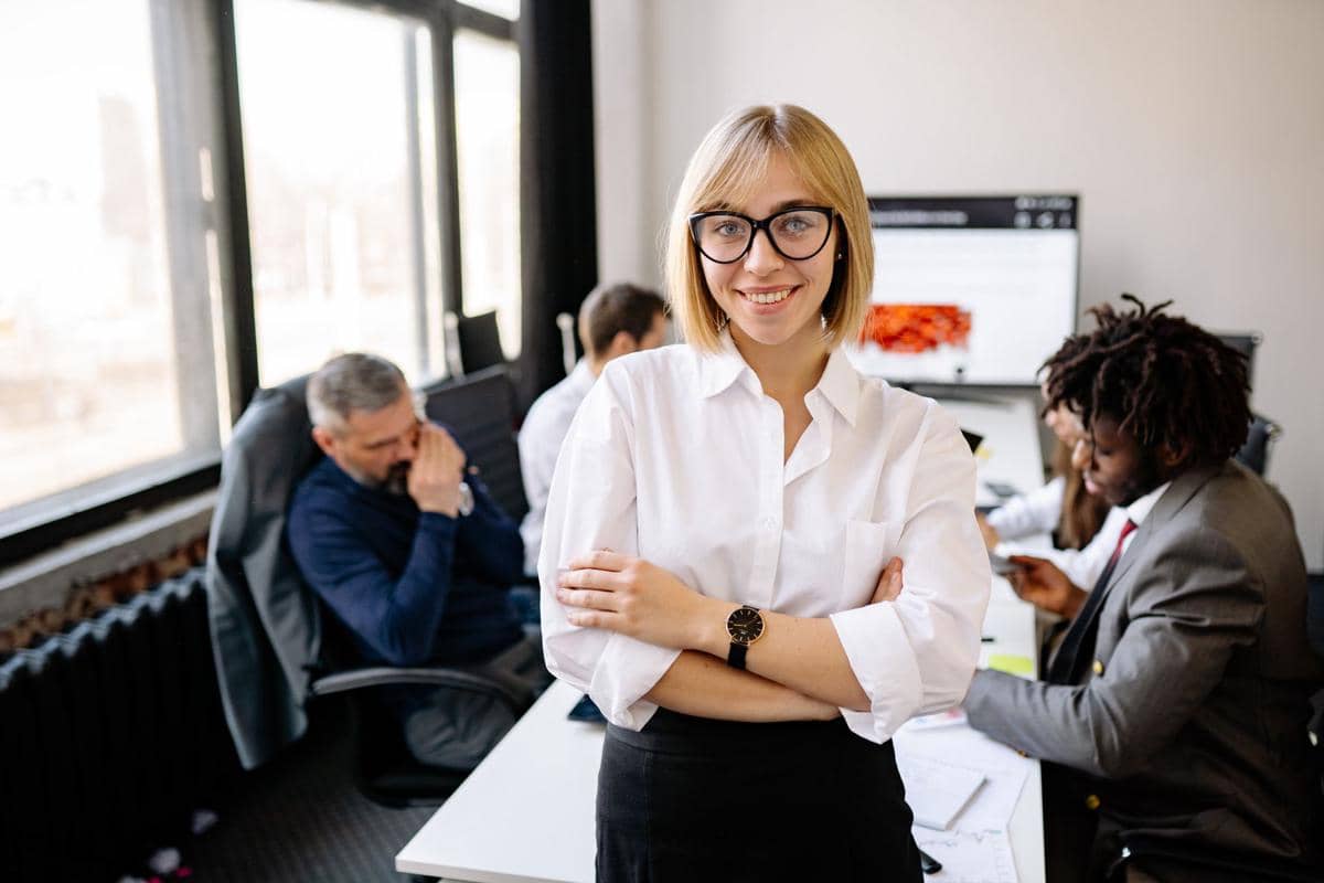 5 Cara Elegan Menjadi Netral di Politik Kantor, Tetap Profesional!