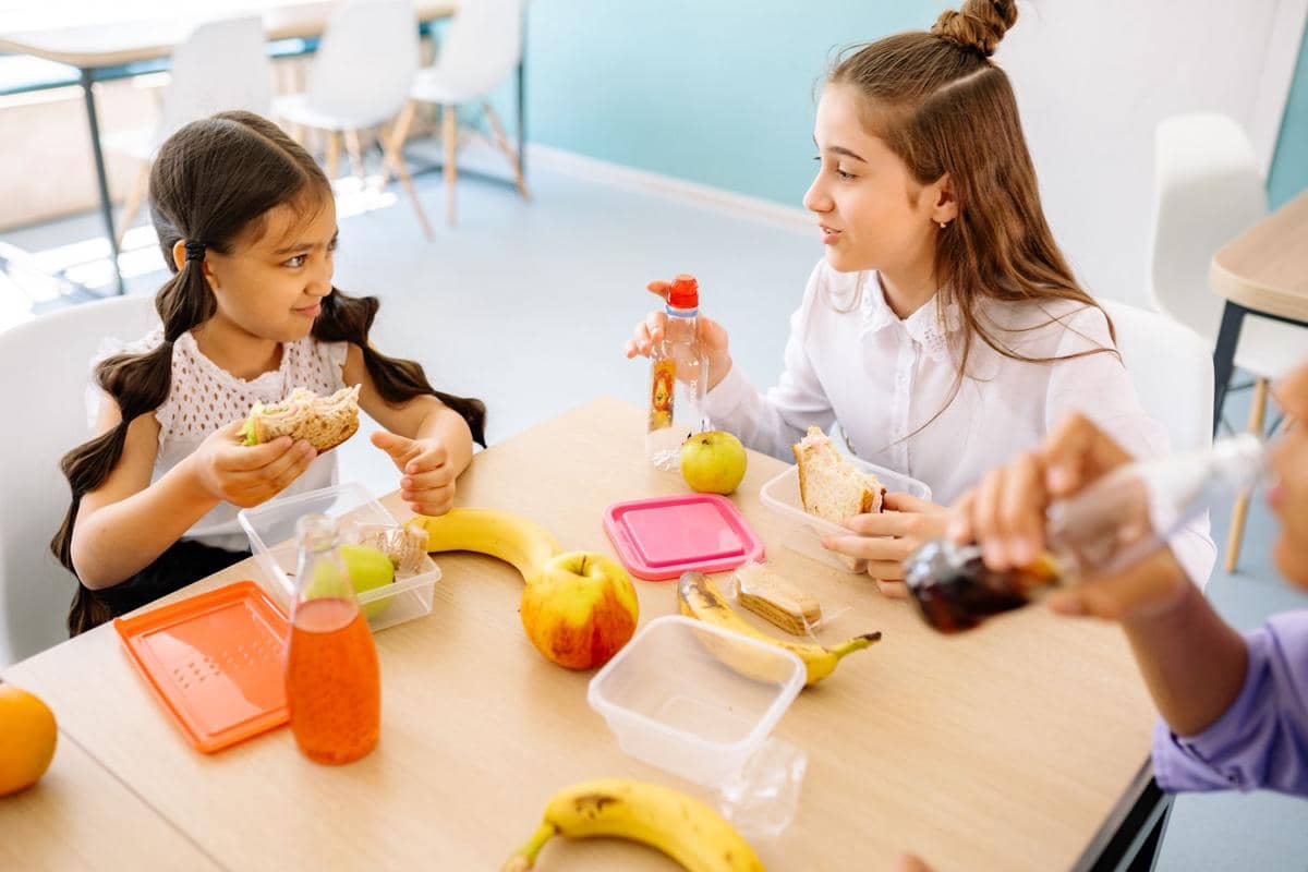 Makan siang di sekolah