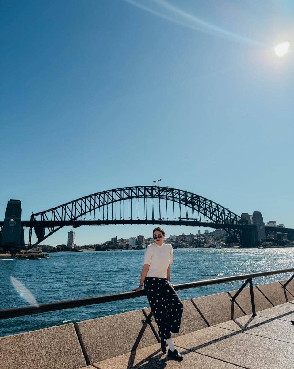 Acha Sinaga jalan-jalan di Sydney dengan tiga anak