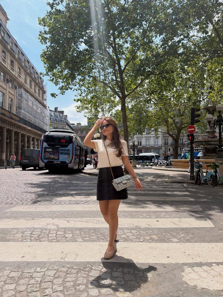 Marsha Aruan jalan-jalan di Kota Paris saat musim panas