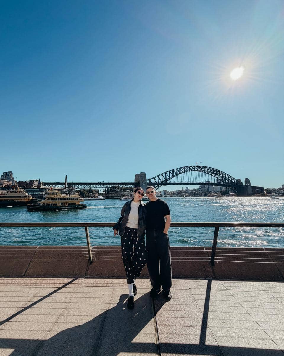 Acha Sinaga jalan-jalan di Sydney dengan tiga anak