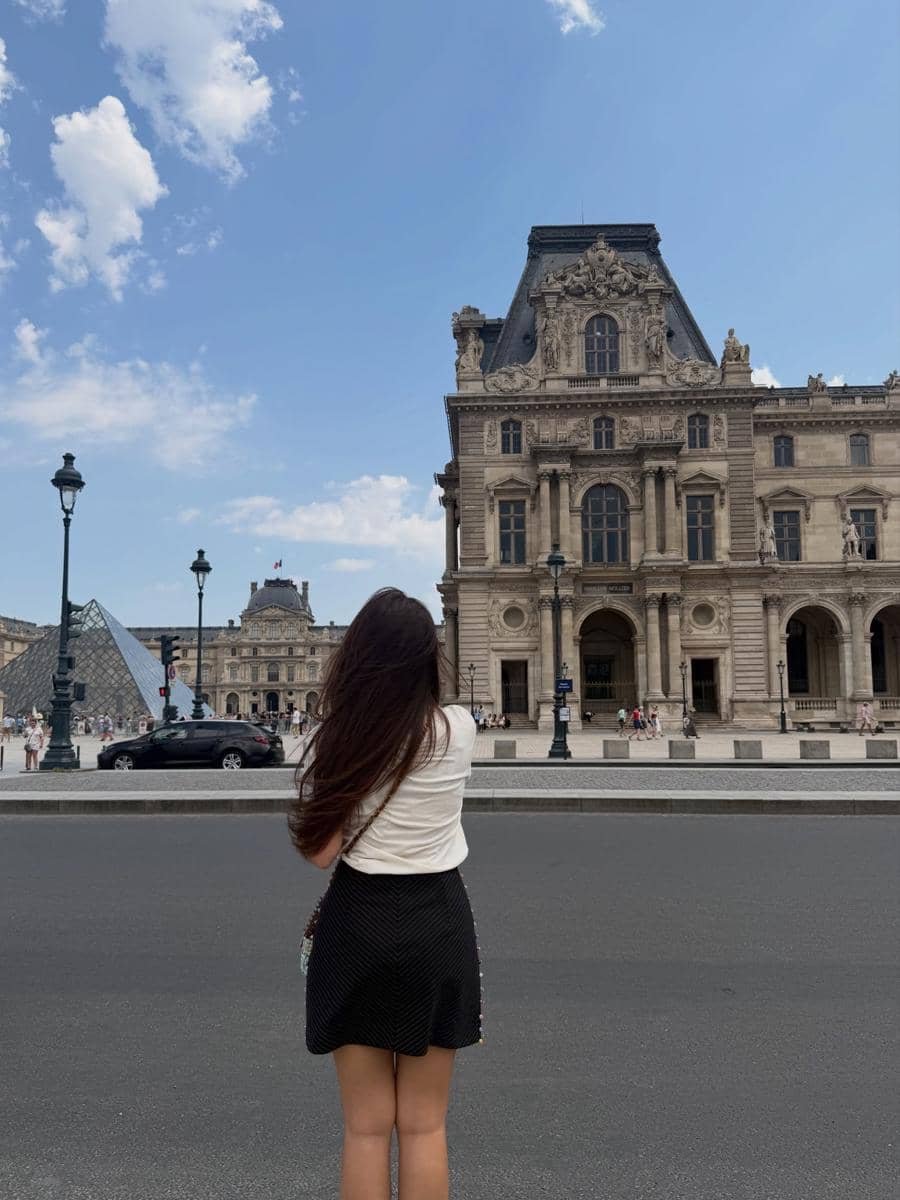Marsha Aruan jalan-jalan di Kota Paris saat musim panas