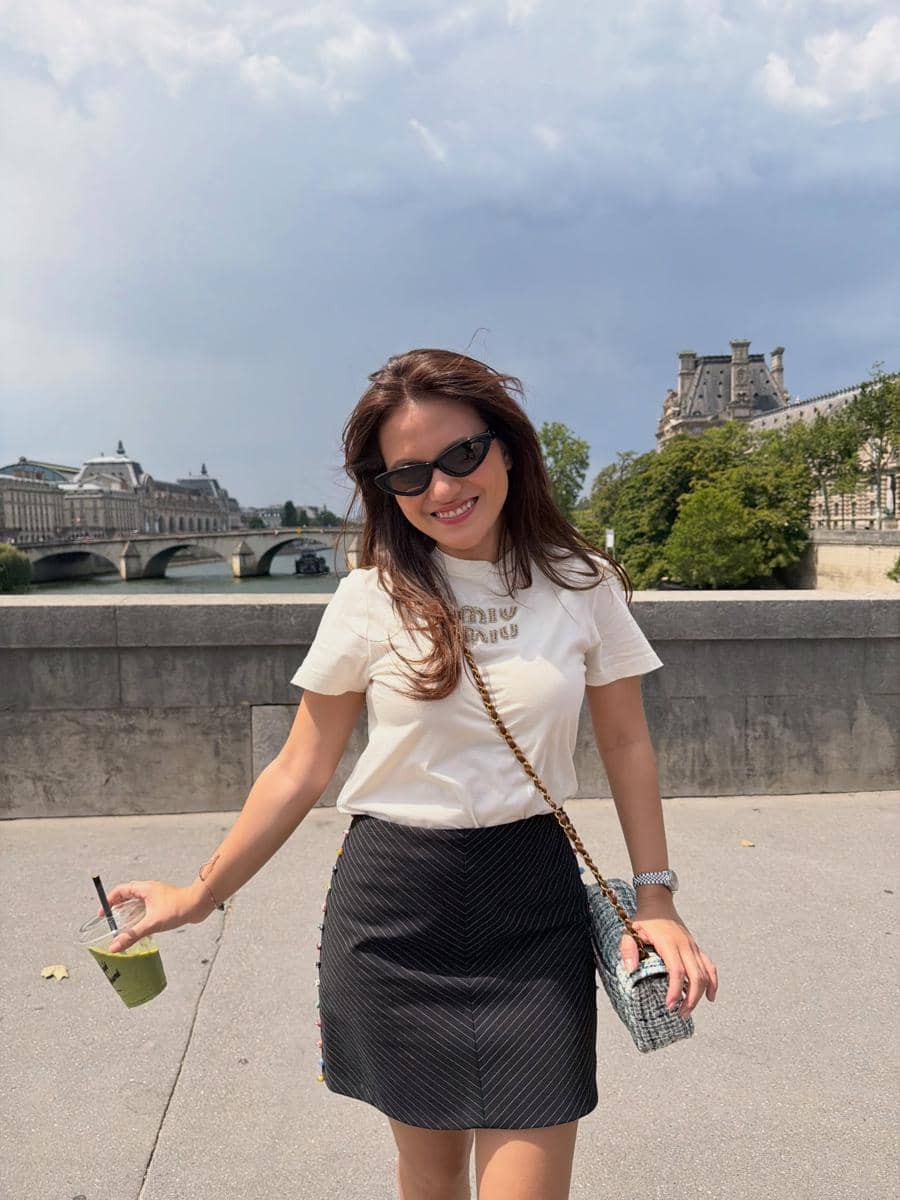 Marsha Aruan jalan-jalan di Kota Paris saat musim panas