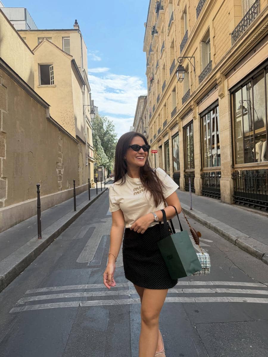 Marsha Aruan jalan-jalan di Kota Paris saat musim panas