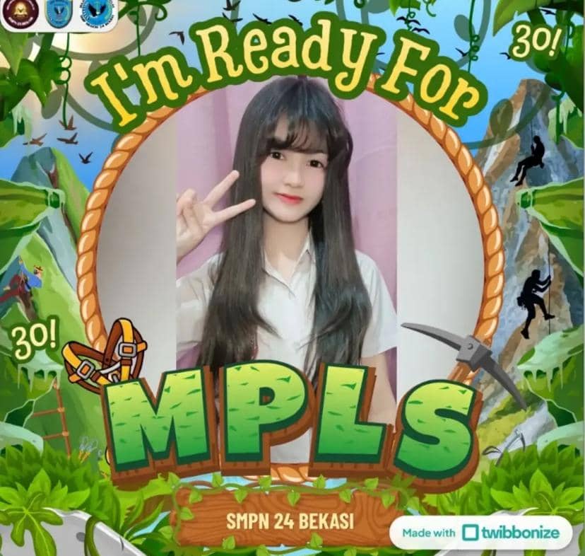 Seorang remaja berpose dengan salam dua jari mengenakan seragam sekolah dalam bingkai bertema MPLS SMPN 24 Bekasi.