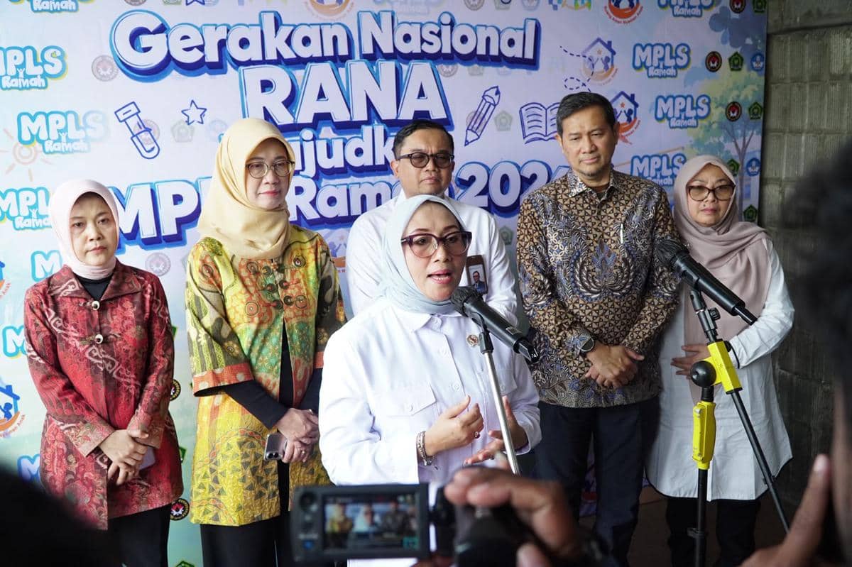 Menteri PPPA Arifah Fauzi dalam agenda Gerakan Nasional Ruang Aman dan Nyaman Anak (Gernas RANA) bersama Menko PMK Pratikno serta Mendikdasm