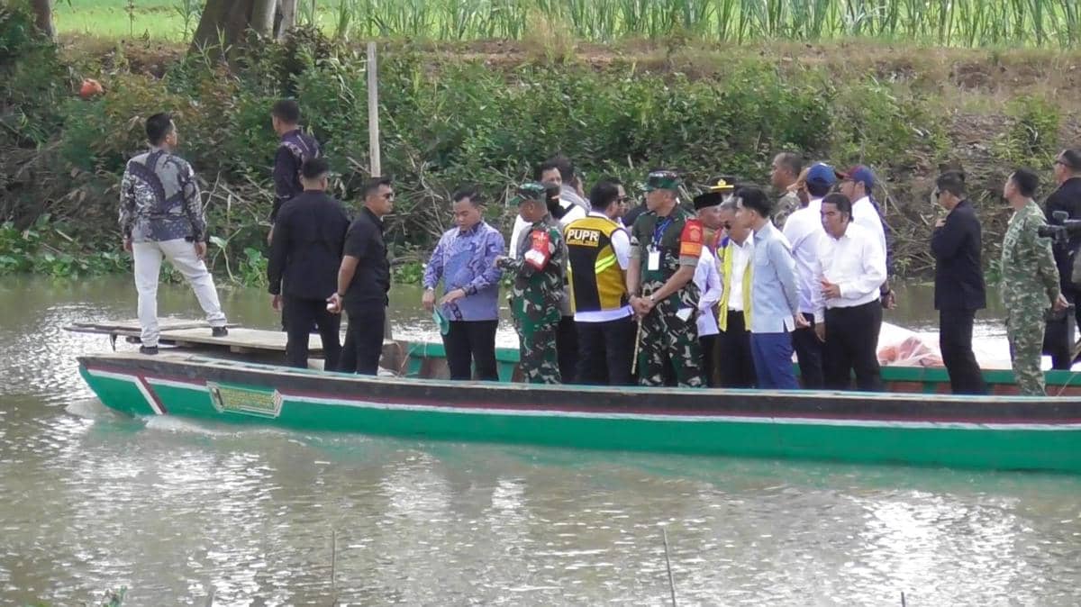 Tinjau Jembatan Viral Lamtim, Gibran Janji Juli Motor Sudah Melintas