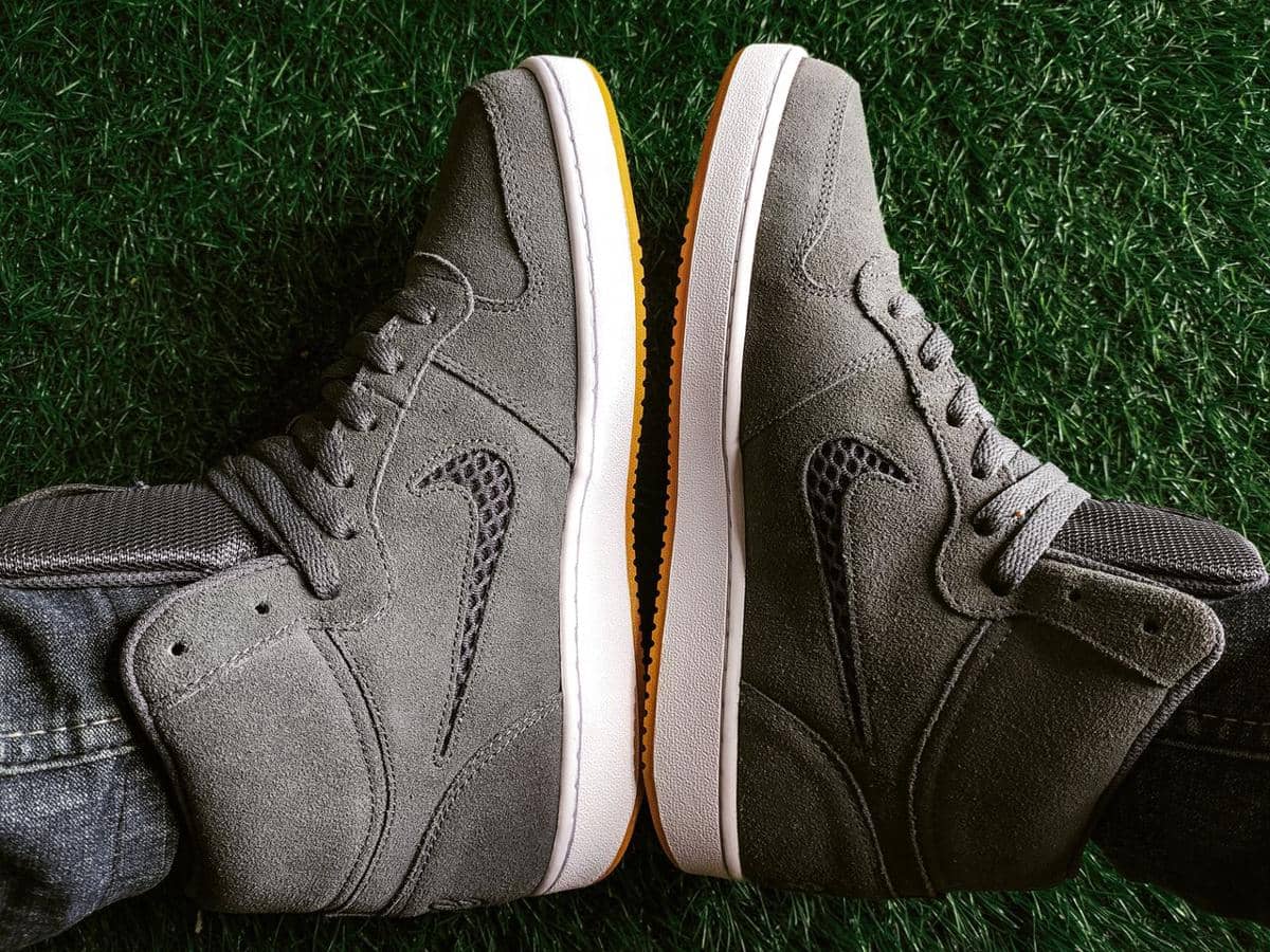 Ilustrasi sepatu Nike suede (pexels.com/Jangson Basumatary)