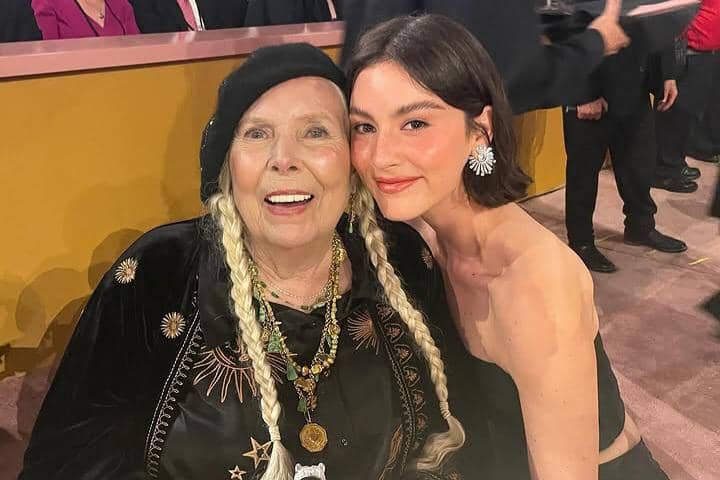 Gracie Abrams dan Joni Mitchell