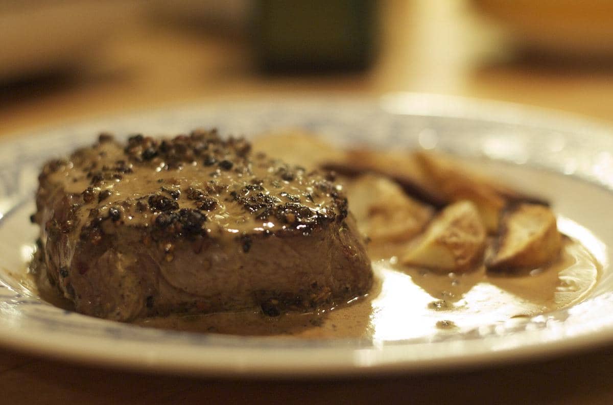 ilustrasi peppercorn sauce
