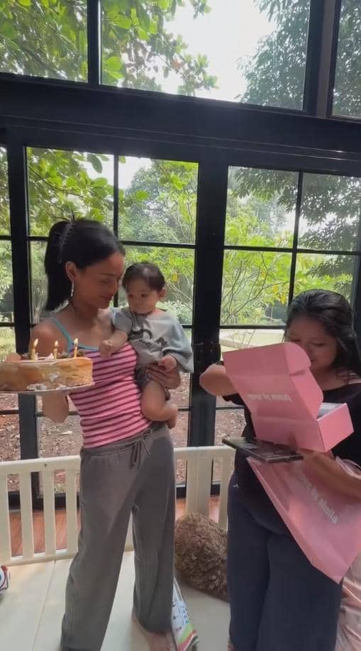 Erika Carlina Rayakan Ultah Pengasuh Anaknya (instagram.com/raxneil_)
