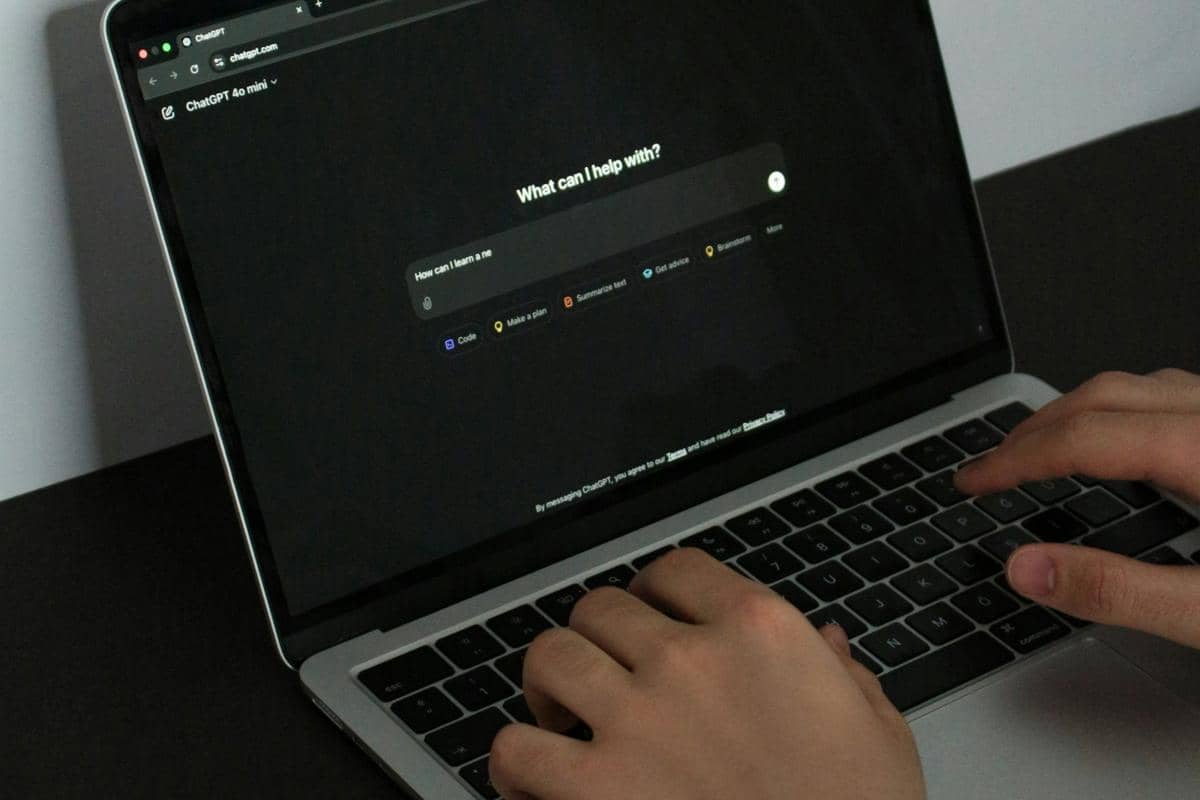 5 Dampak dan Risiko Menulis Novel Pakai Bantuan AI